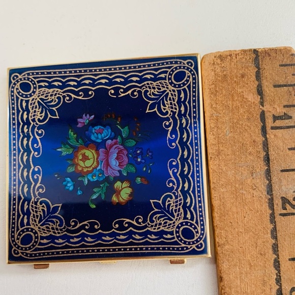 Vintage Fold-away Pocket Mirror - Picture 2 of 9